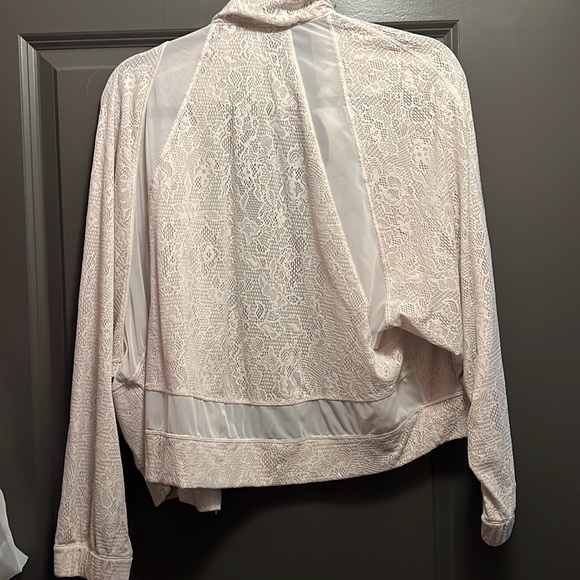 Lululemon Mesh Jacket - Picture 2 of 3